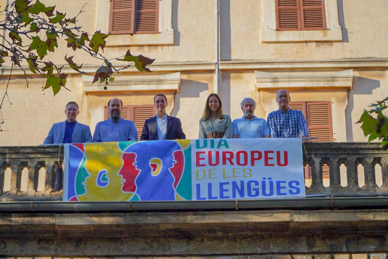 El presidente del Consell de Mallorca, Llorenç Galmés, celebra el Día Europeo de las Lenguas con el equipo del Departament de Cultura i Patrimoni