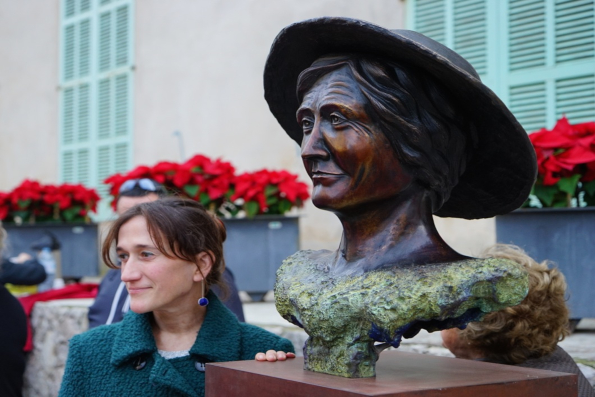 Inauguración  de la escultura de Dorothea Minola Alice Bate en Capdepera