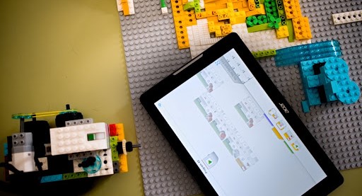 Taller contecontes amb LEGO education