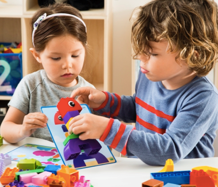 Els més petits aprenen a construir un conte amb LEGO